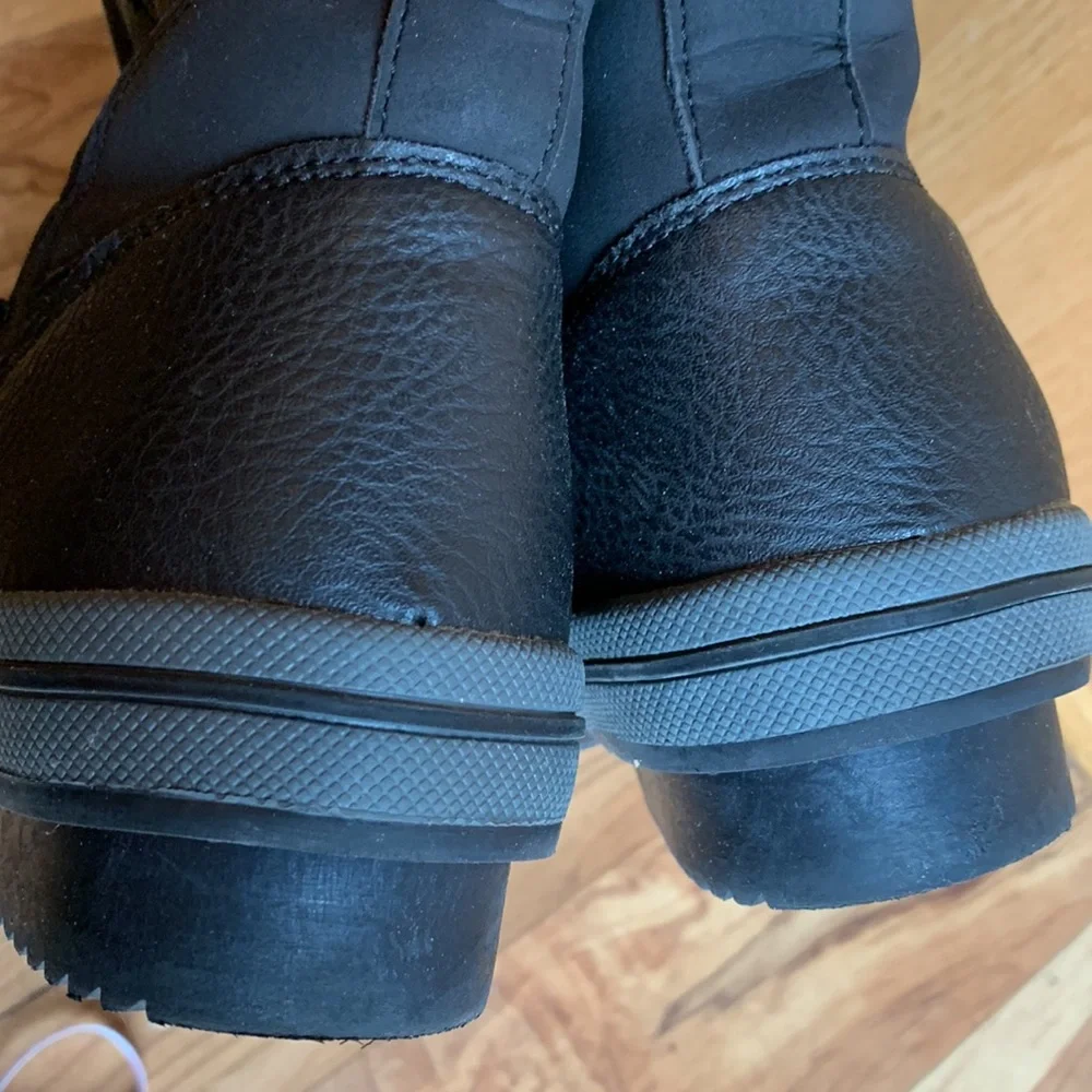 Laneige Canada 38 / 7-1/2 BLACK waterproof quilted vegan fur lace up snow boots